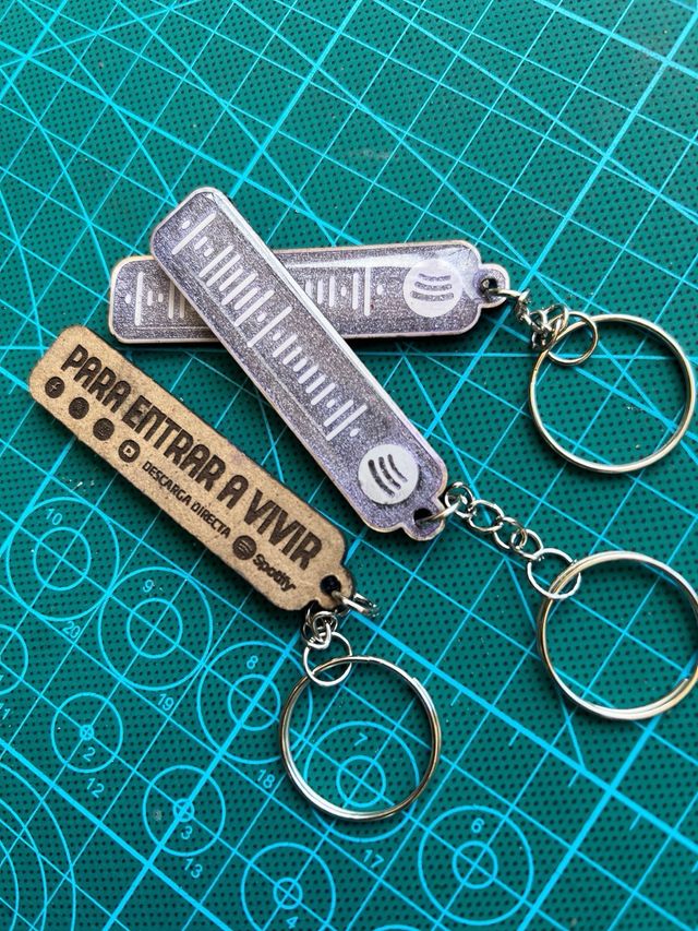 Llaveros spotify personalizados madera resina