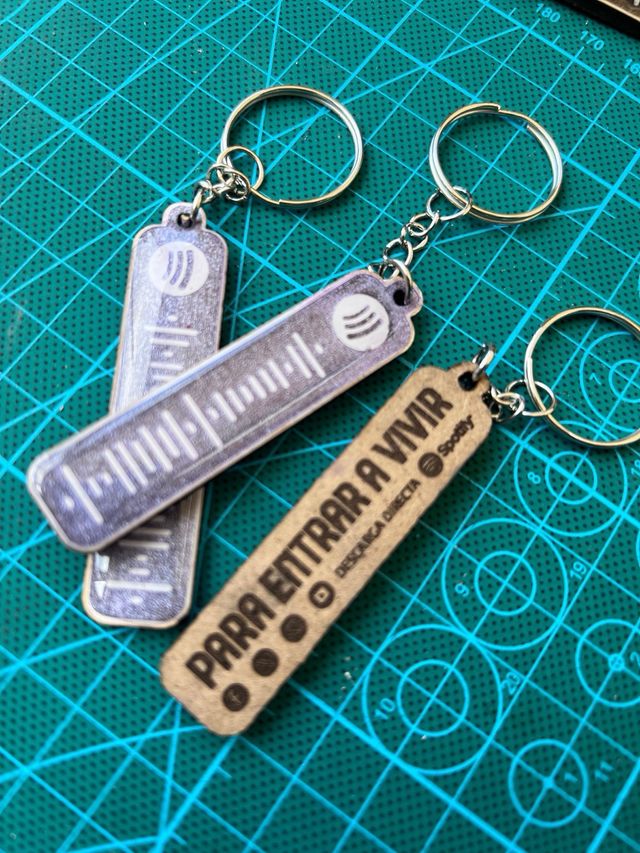 Llaveros spotify personalizados madera resina