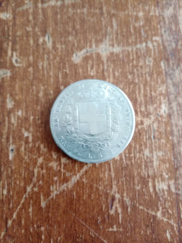 Riproduzione moneta lire5