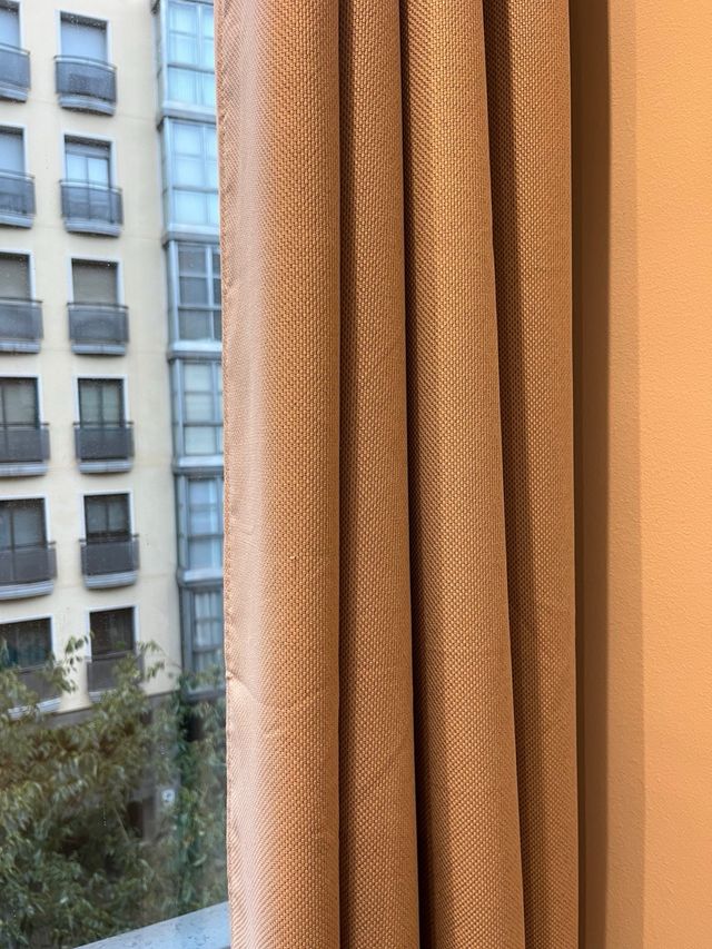 Cortina opaca color crema