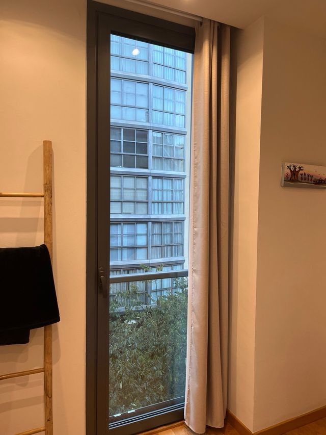 Cortina opaca color crema