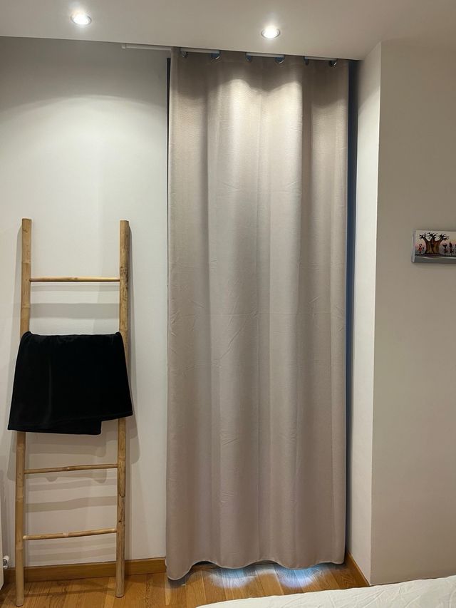 Cortina opaca color crema