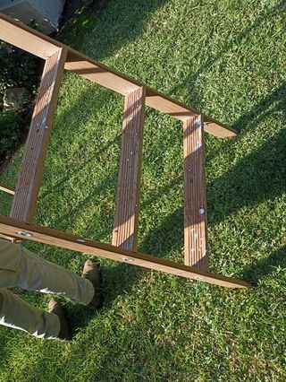 Escalera de madera de tijera