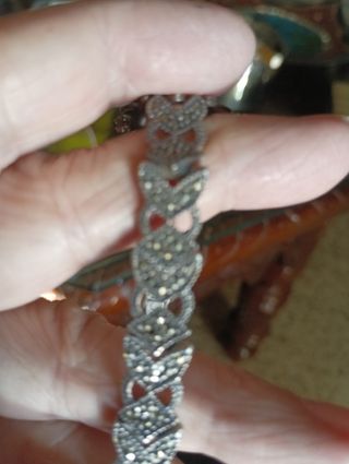 Reloj vintage plata embegecida.
