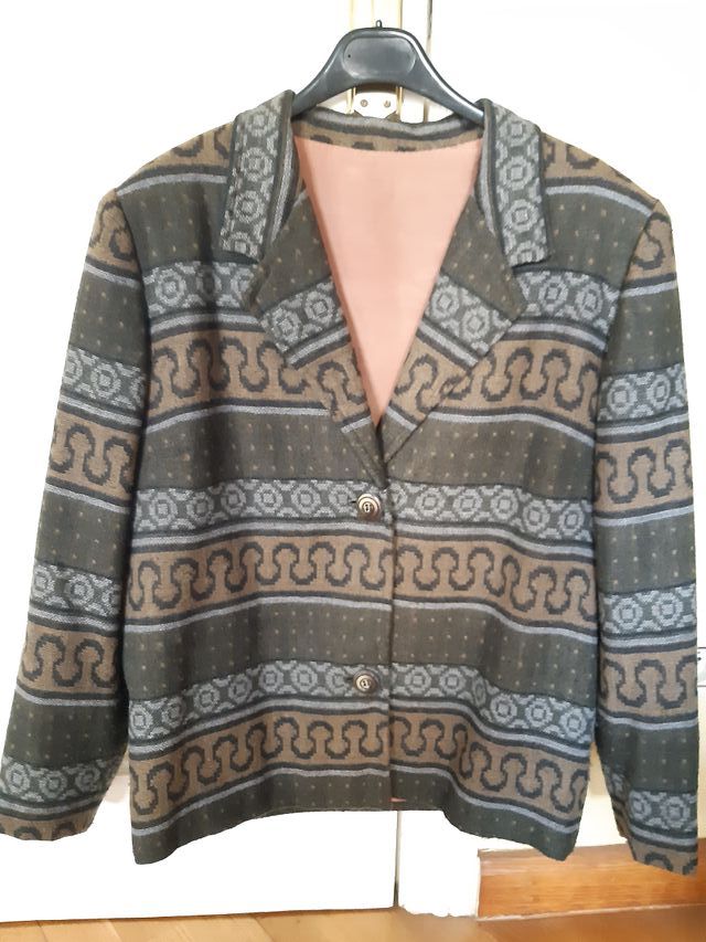 Conjunto de mujer, falda y chaqueta