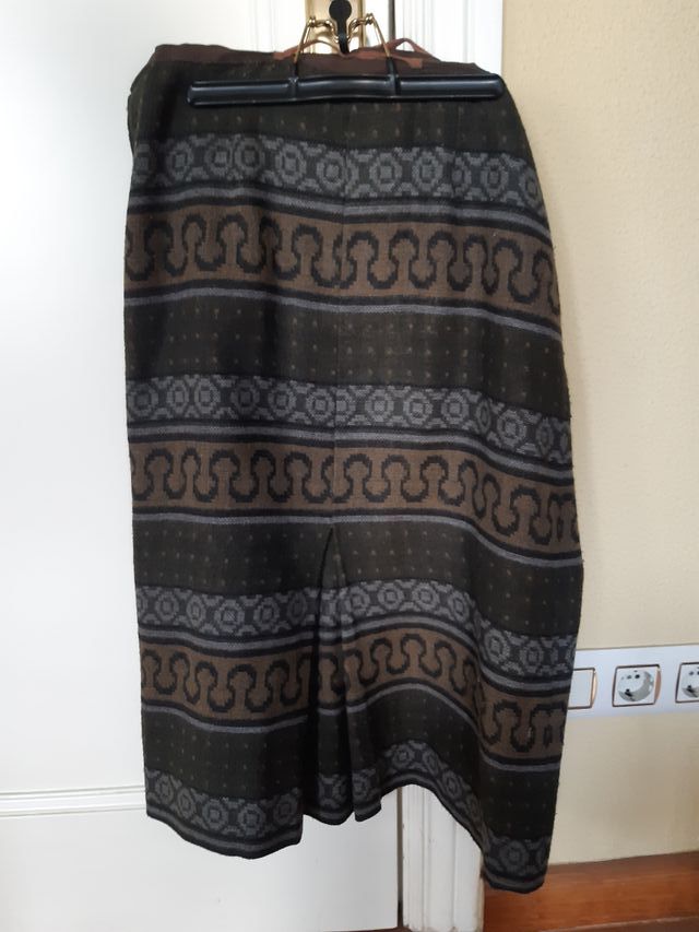 Conjunto de mujer, falda y chaqueta