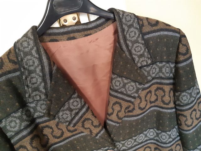 Conjunto de mujer, falda y chaqueta