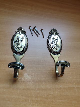 Soportes con tornillos para cortinas