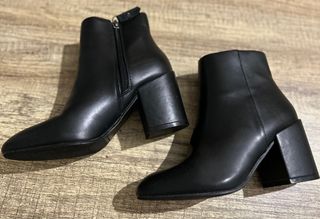 Stivaletti neri prima donna