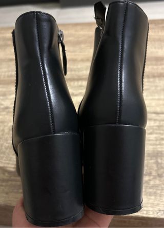 Stivaletti neri prima donna