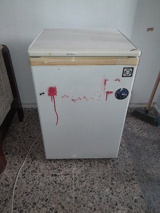 Nevera con conjelador pequeña