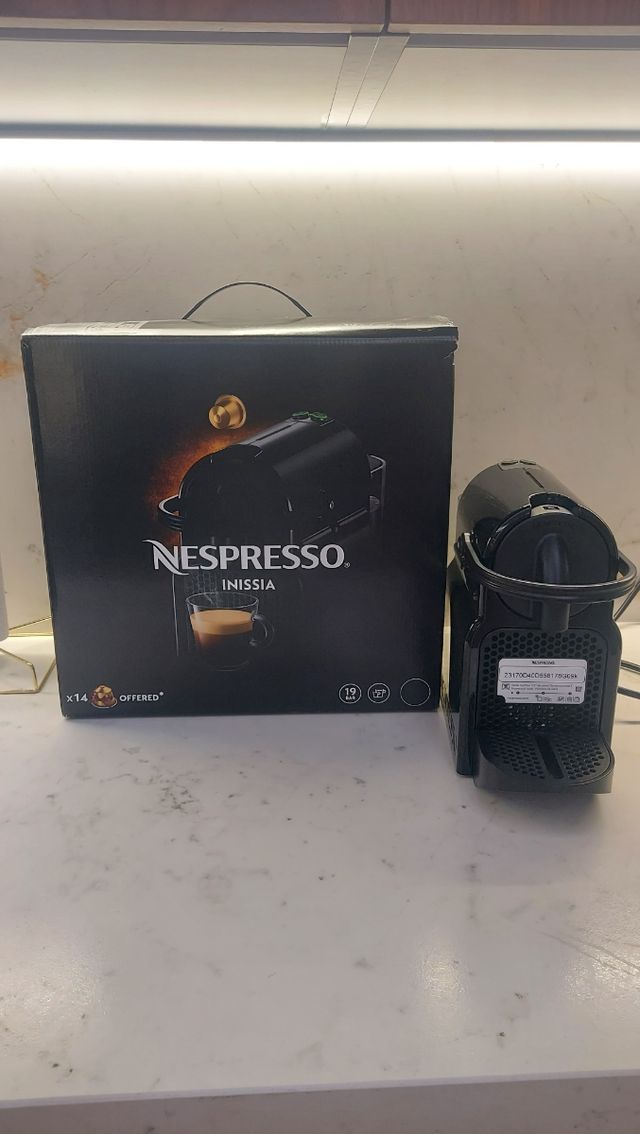 Cafetera Nesspreso negra