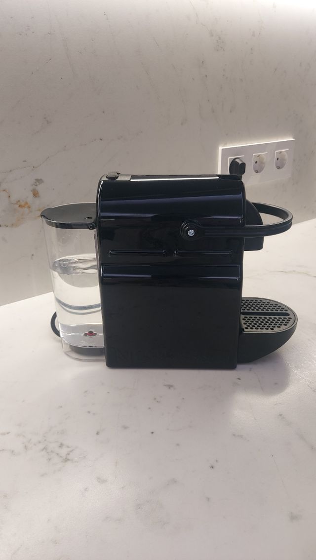 Cafetera Nesspreso negra