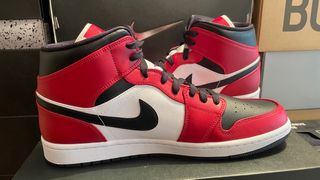 Jordan 1 mid Chicago