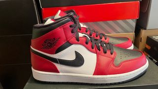 Jordan 1 mid Chicago