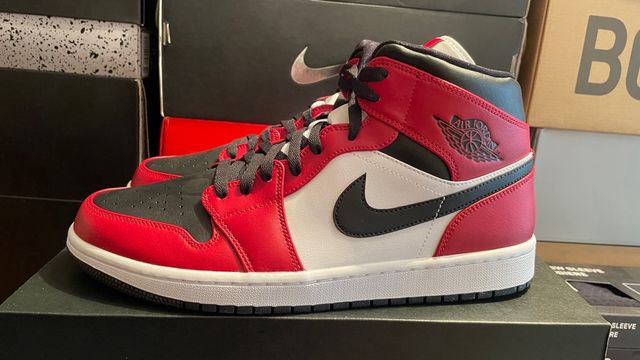 Jordan 1 mid Chicago