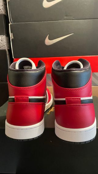 Jordan 1 mid Chicago