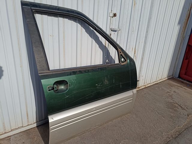 Puerta delantera derecha Nissan Terrano II 1996
