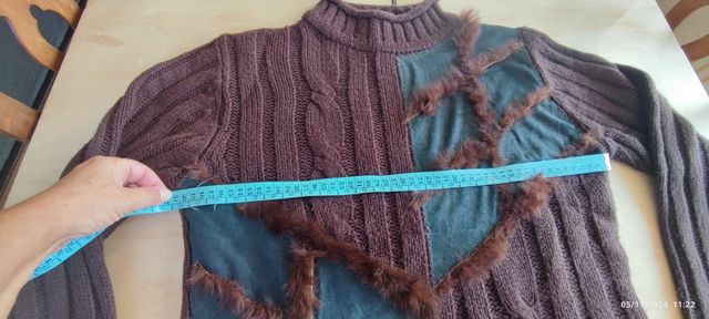 Maglione con inserti in pelo