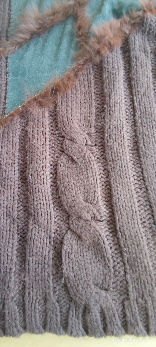 Maglione con inserti in pelo