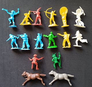 Lote 16 figuras de la marca Gomarsa.