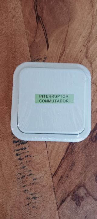 2 interruptores conmutadores blancos