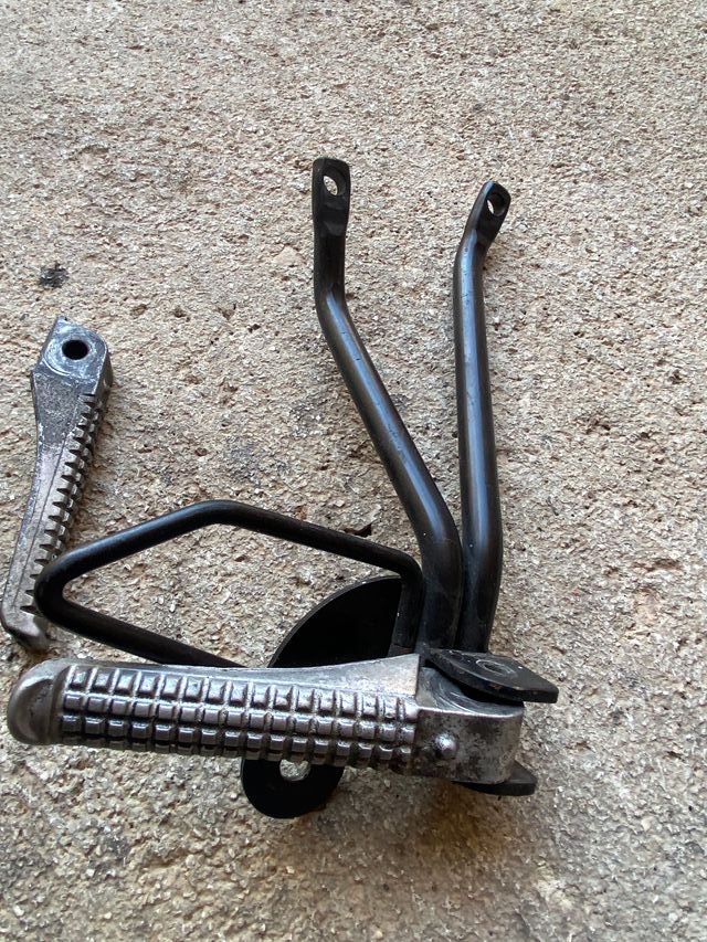 Estriberas traseras de Yamaha tzr