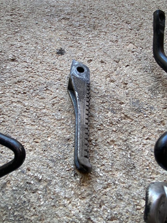 Estriberas traseras de Yamaha tzr