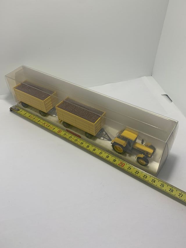 Tractor com reboques Wiking 1/87