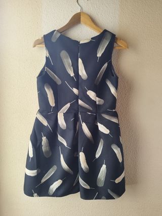 Vestido mini negro estampado plumas