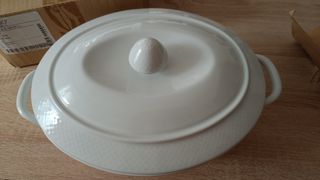Sopera de porcelana blanca