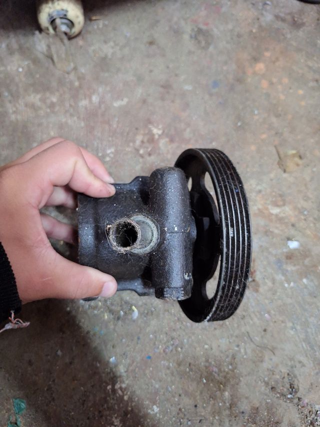 Se vende bomba de direccion