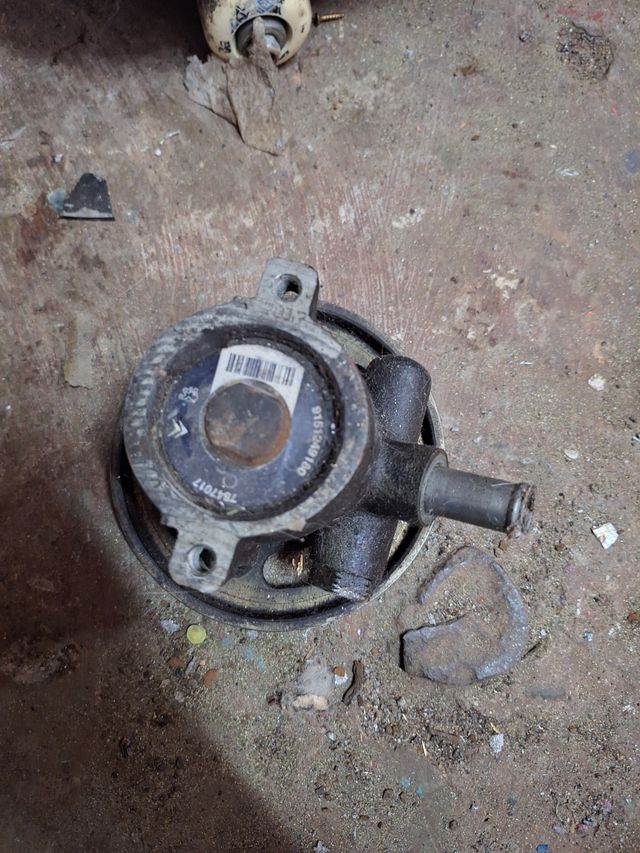 Se vende bomba de direccion