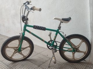 BICICLETAS Y MATERIAL BMX ANTIGUAS