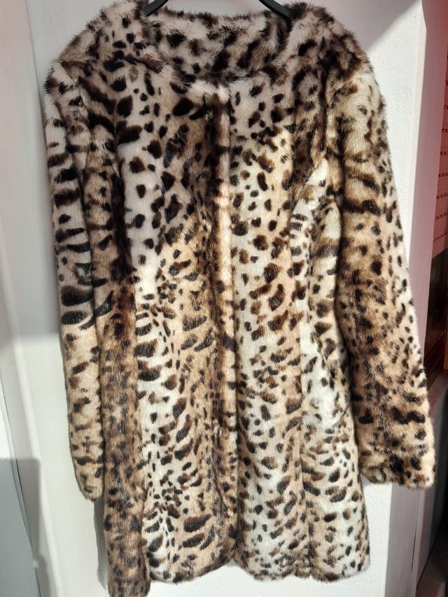 Abrigo animal print nuevo