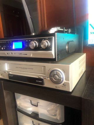 Tocadisco retro y lector vhs 