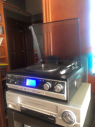 Tocadisco retro y lector vhs 
