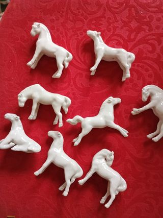 8 cavalli vintage in porcellana