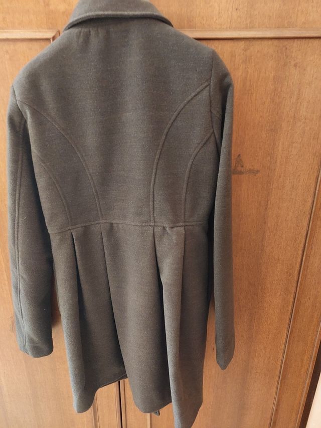 Cappotto grigio scuro doppiopetto