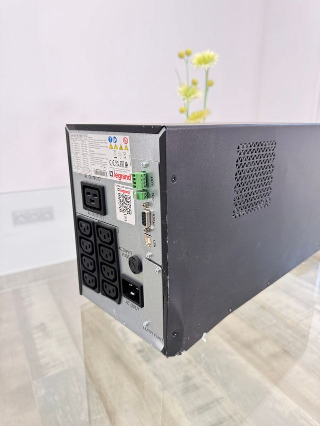 SAI Interactivo Legrand LG-311064 2400 W 3000 VA