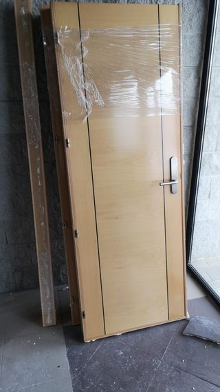 Puerta de madera interior
