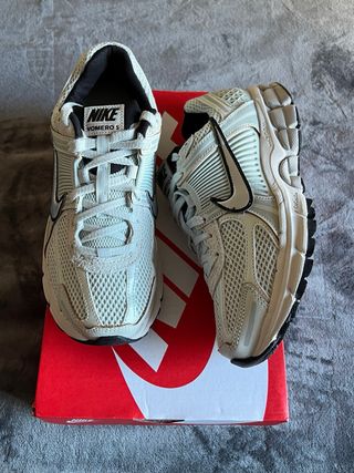 Nike zoom vomero 5 metalizado 36.5
