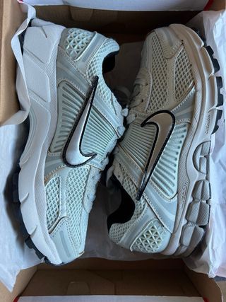 Nike zoom vomero 5 metalizado 36.5