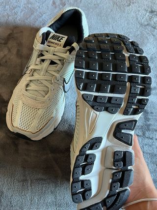 Nike zoom vomero 5 metalizado 36.5