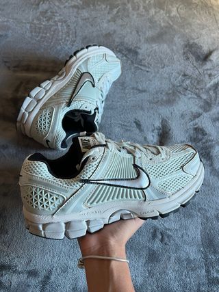 Nike zoom vomero 5 metalizado 36.5