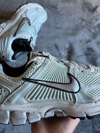 Nike zoom vomero 5 metalizado 36.5