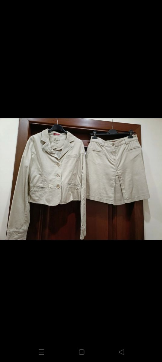 Tailleur gonna in velluto beige