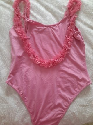 Se vende body fucsia