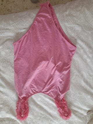 Se vende body fucsia