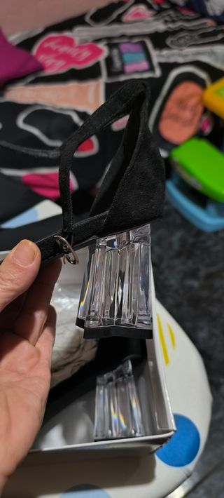 Zapatos de fiesta tacón forma de este